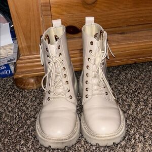 SHEIN Cream Ankle Boots with Thick Sole and Rugged Design